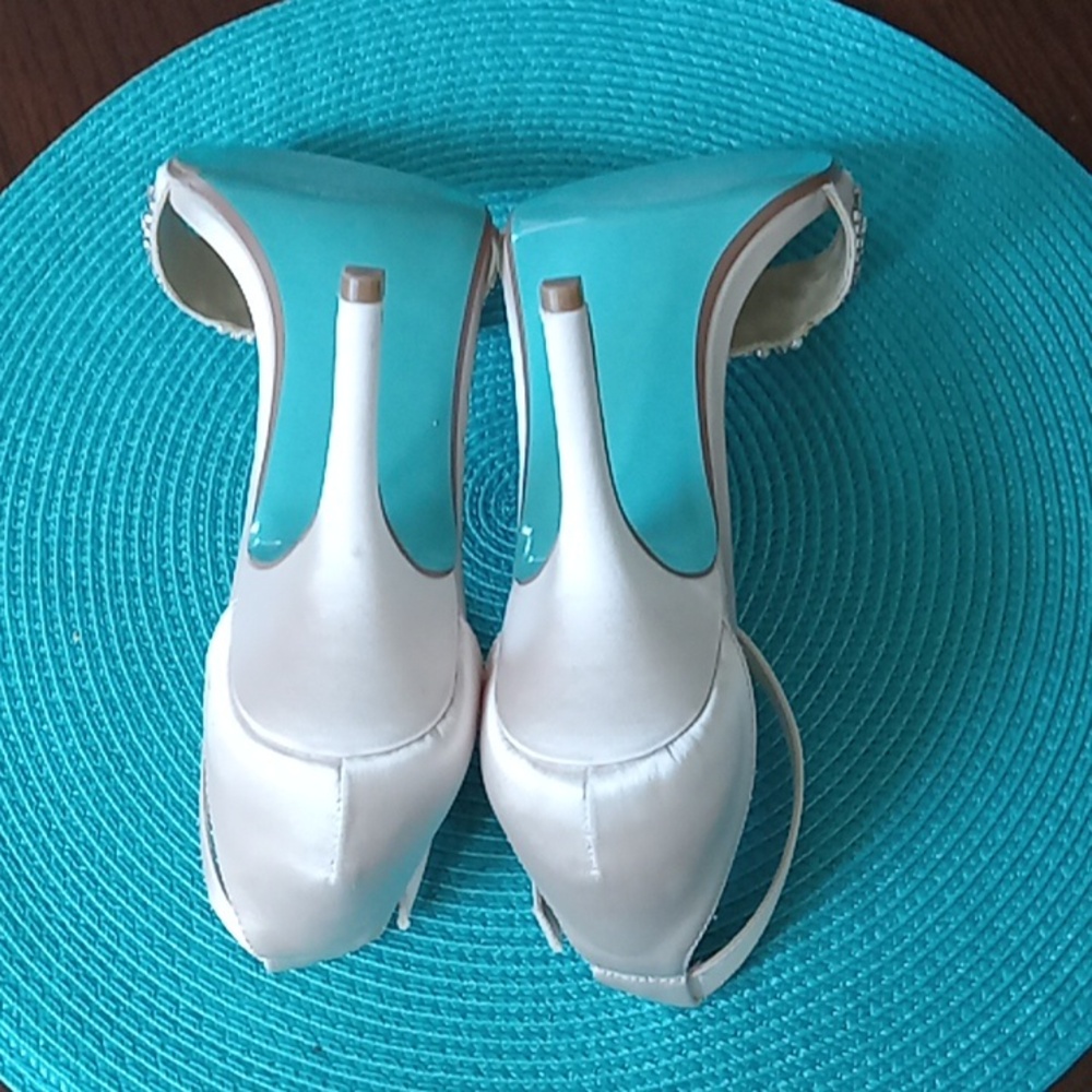 Blue by Betsey Johnson women's heels-LIKE NEW - Picture 6 of 8